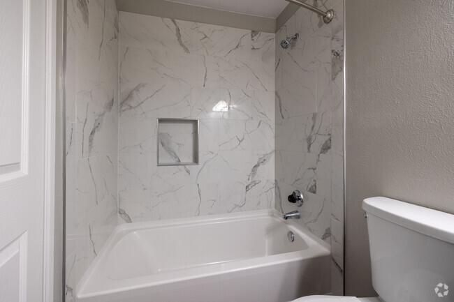 3BR, 2BA - 1,250SF - Bathroom - Elk Ridge
