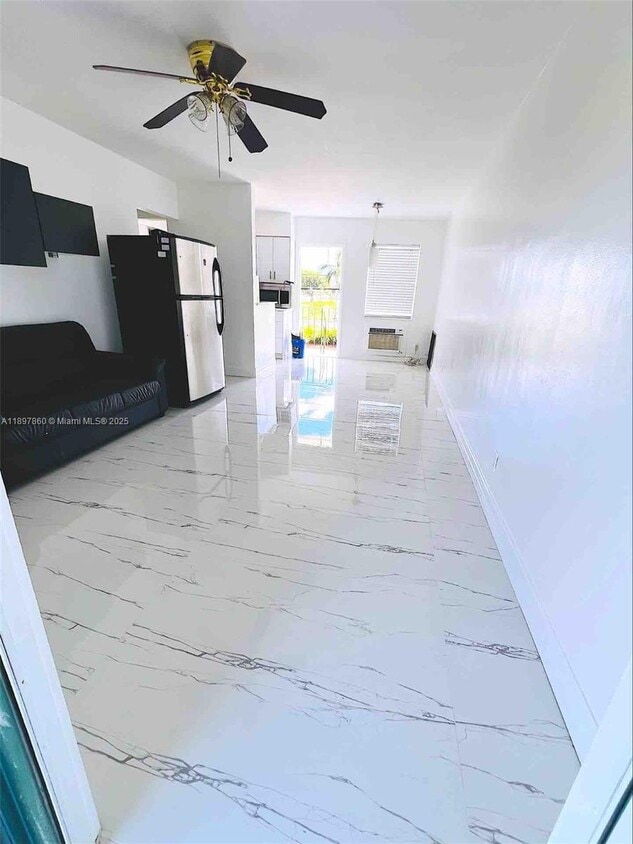 Foto principal - 7401 Pines Blvd