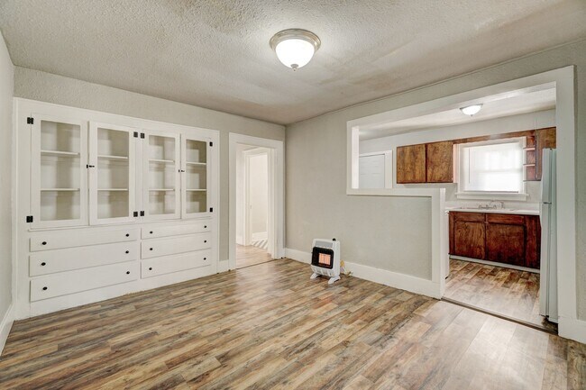 Building Photo - Cozy 1-Bedroom Home Near Scissortail Park & Wheeler District!