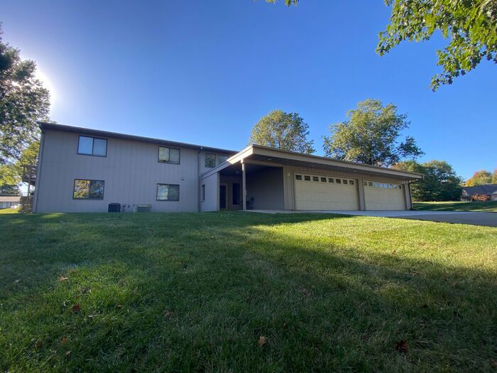 11 Arbor Hill Cir Unit 29, Iowa City, IA 52245 Condo for Rent in Iowa