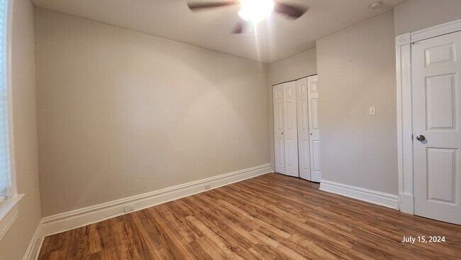 Foto del edificio - 1029 Central Ave - B