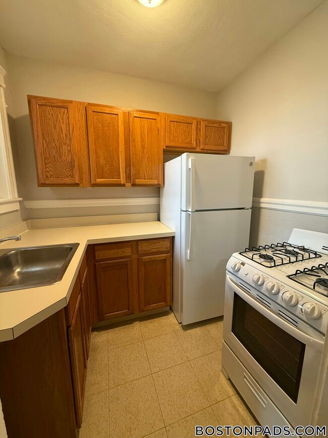 Building Photo - 44 Estes St