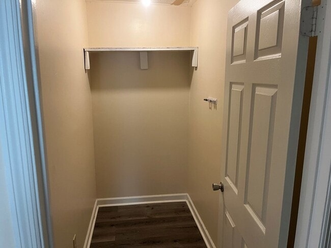 Building Photo - 411 Cattleman Dr NE