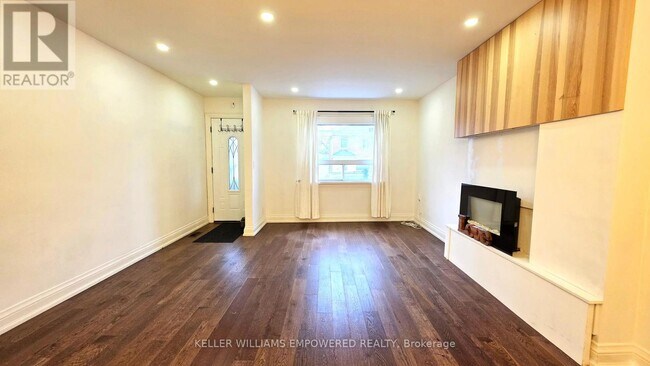 Photo du bâtiment - 583 Old Weston Rd