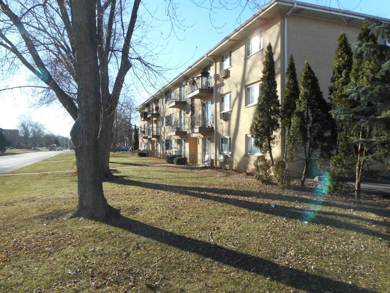 1120 S Lorraine Rd Unit 2B, Wheaton, IL 60189 Room for Rent in