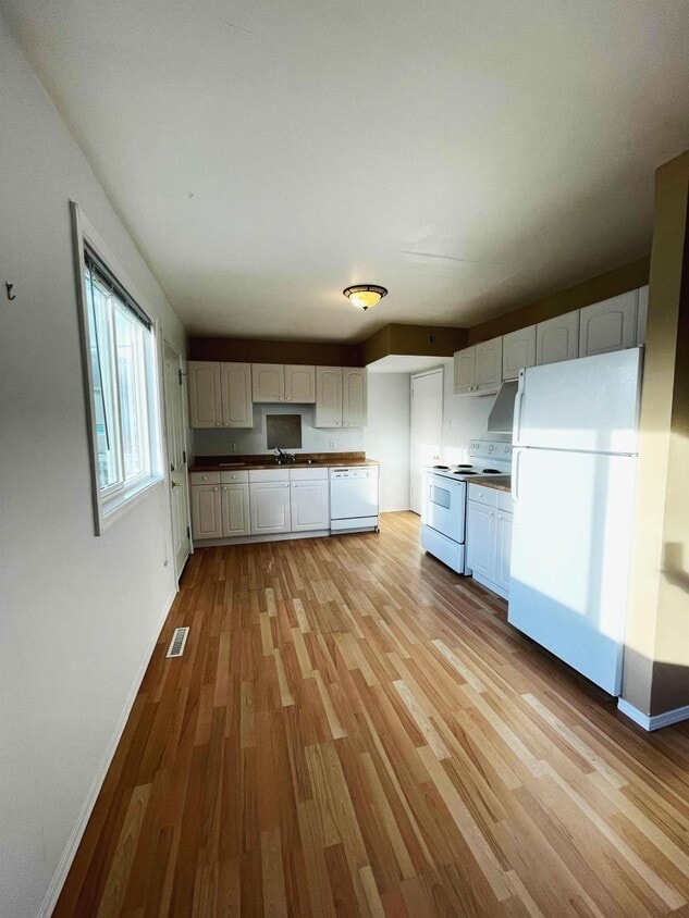 Primary Photo - 3 bedroom in Kitimat BC V8C 1W2
