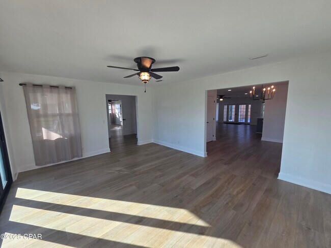 Foto del edificio - 920 W Beach Dr