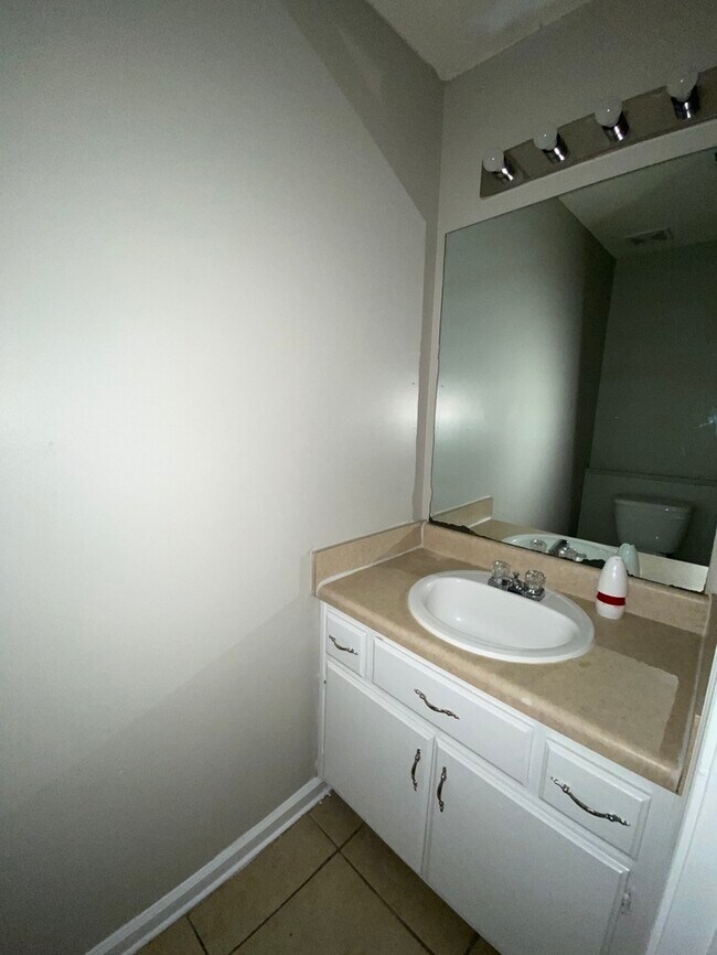 Foto del edificio - 4587 Northwood Hills Dr