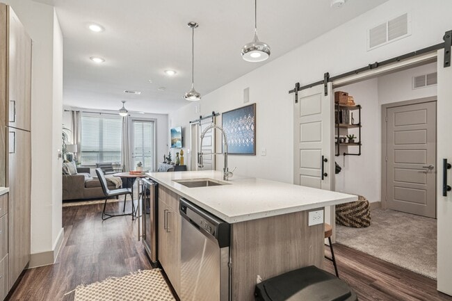 Building Photo - Infinity at the Rim