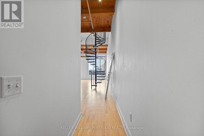 Building Photo - 993 Queen St W