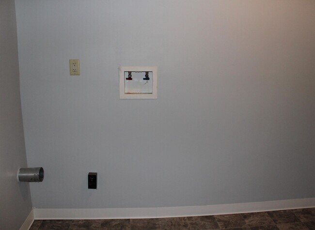 Building Photo - 201 E Innis Ave