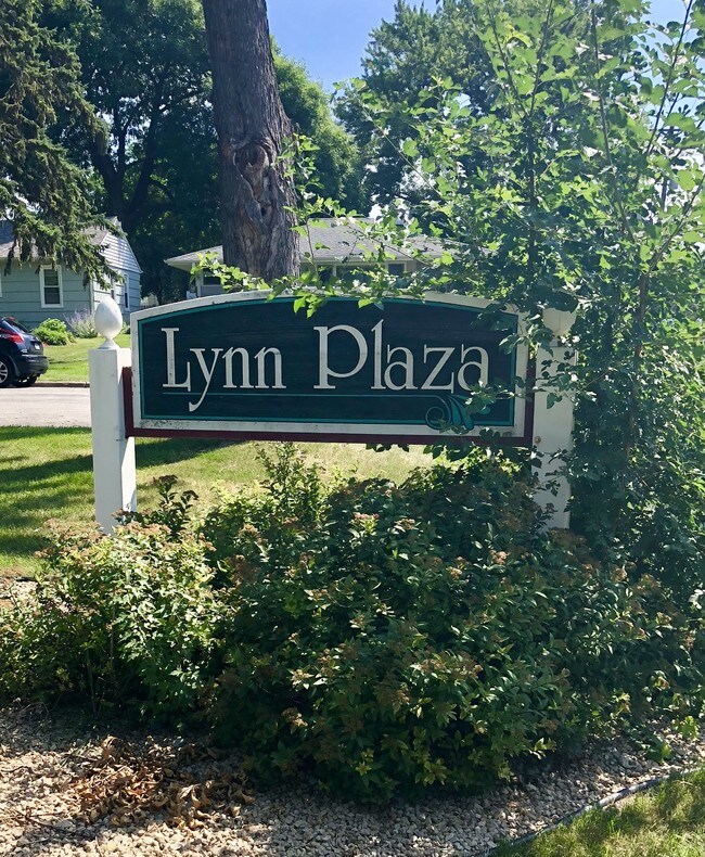 Patio delantero - Lynn Plaza Apartments