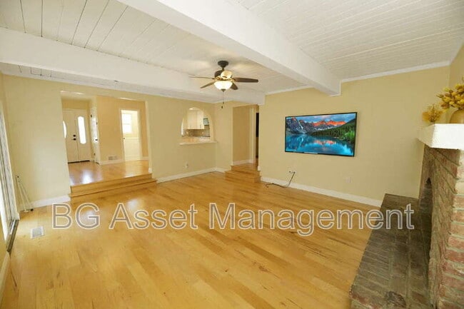 Foto del edificio - 3830 Twin Oaks Way