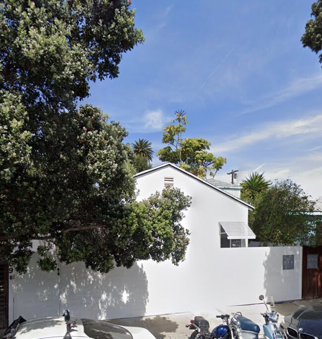 Building Photo - 309 Windward Ave