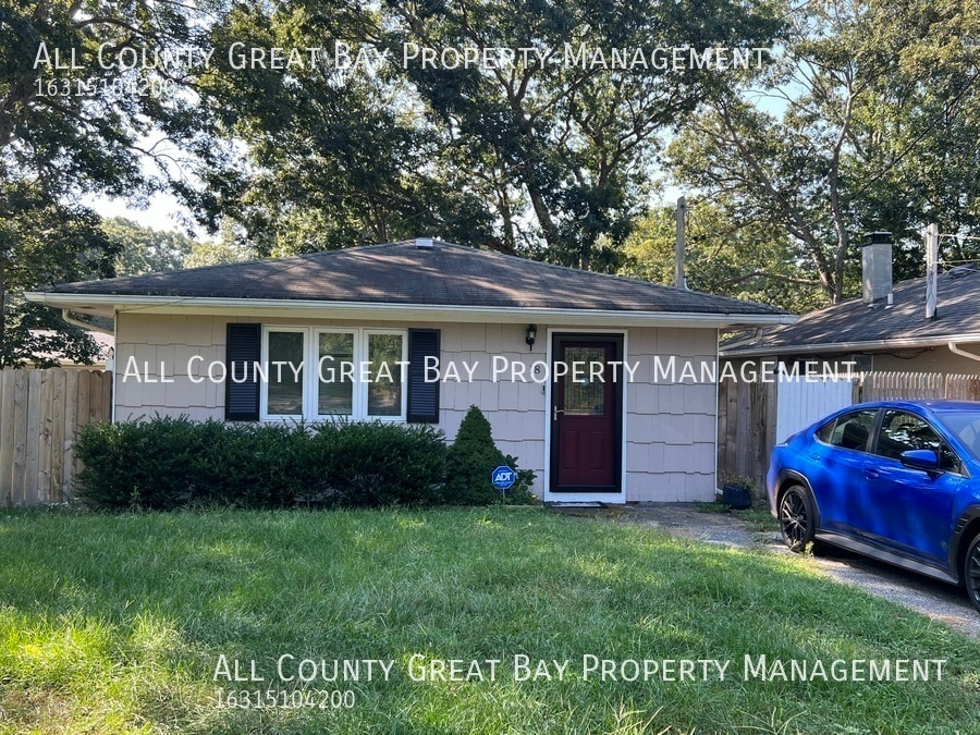 Lovely Three Bedroom House in Mastic