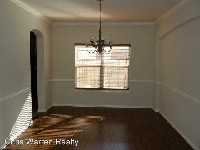 Building Photo - 1606 Lions Den