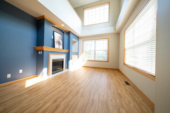 Building Photo - 9679 Alvarado Ln N