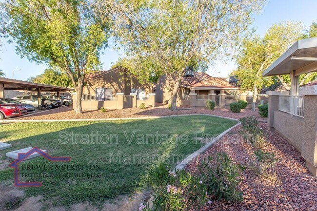 Foto del edificio - 7040 W Olive Ave