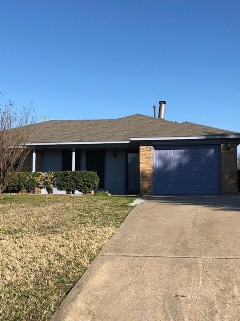 Building Photo - 211 Tejas Dr