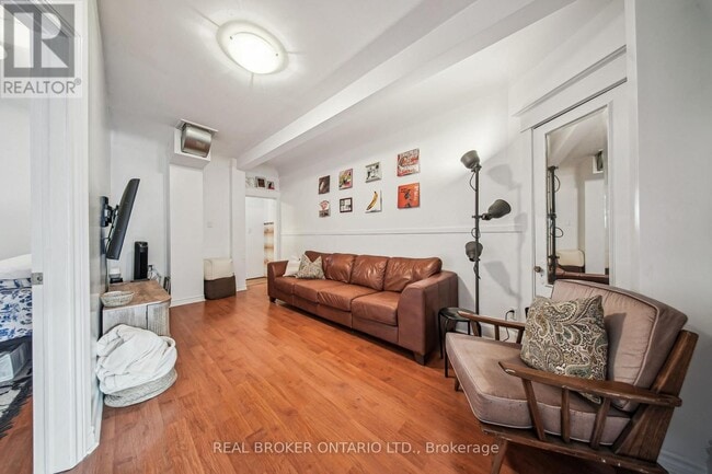 Building Photo - 282 Ossington Ave