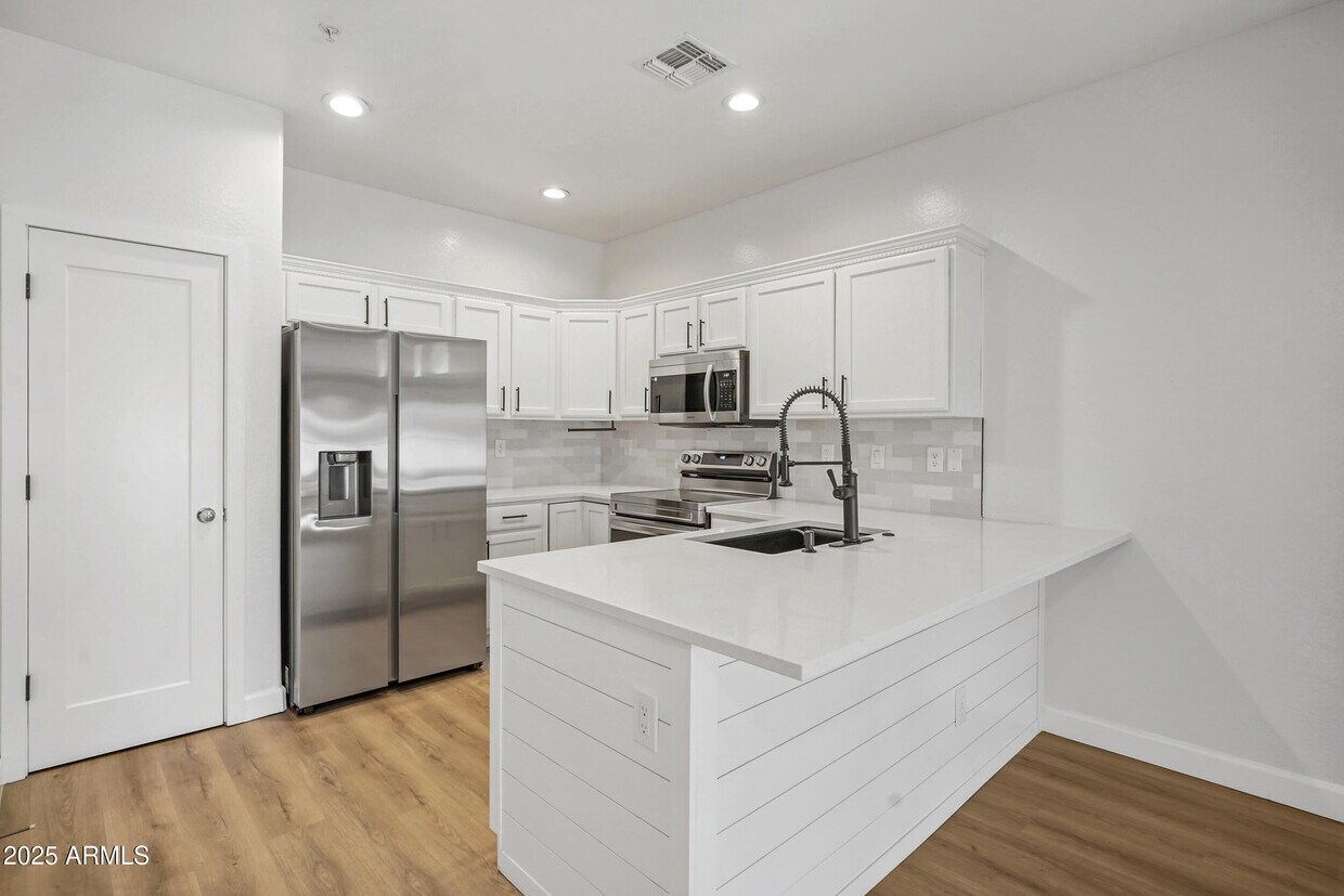 Foto principal - 7601 E Roosevelt St