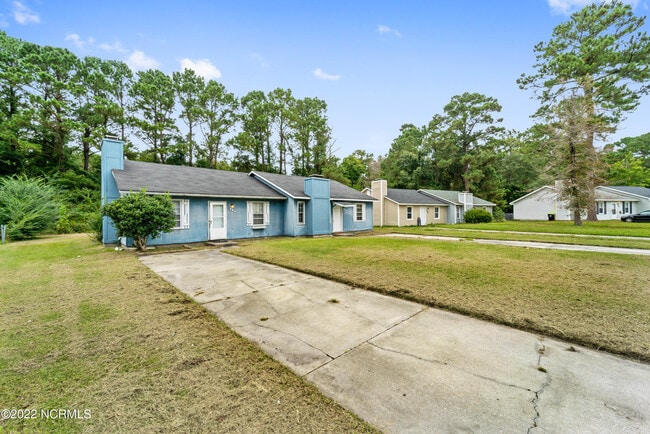 Building Photo - 228 Cedar Crk Dr