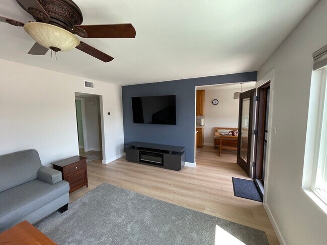 Building Photo - 3265 Pearl Ln