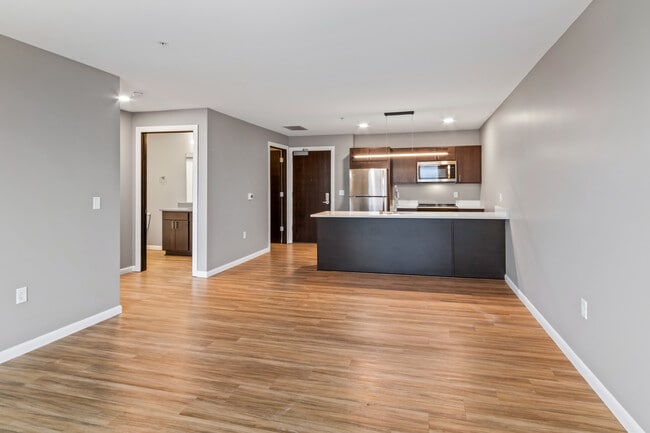 Foto del edificio - 8041 W Bluemound Rd