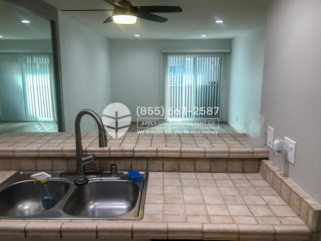 Foto del edificio - 278 N Wilshire Ave