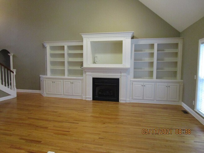 Building Photo - 200 Lakewood Dr