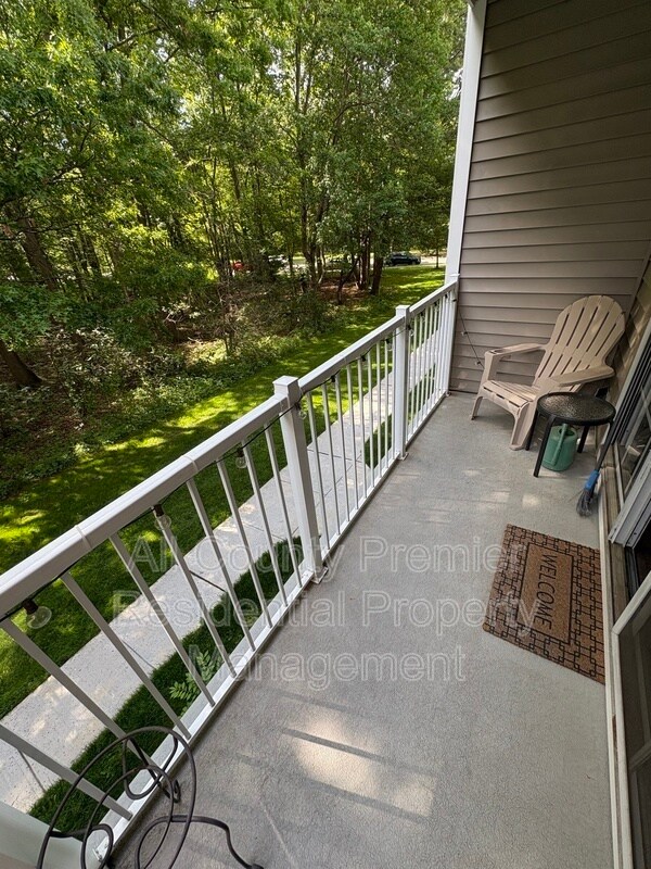 Building Photo - 60 Versailles Ct
