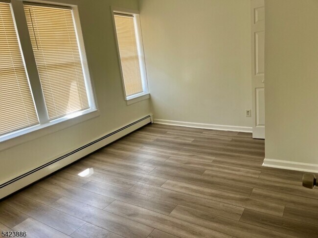 Foto del edificio - 279 Belmont Ave