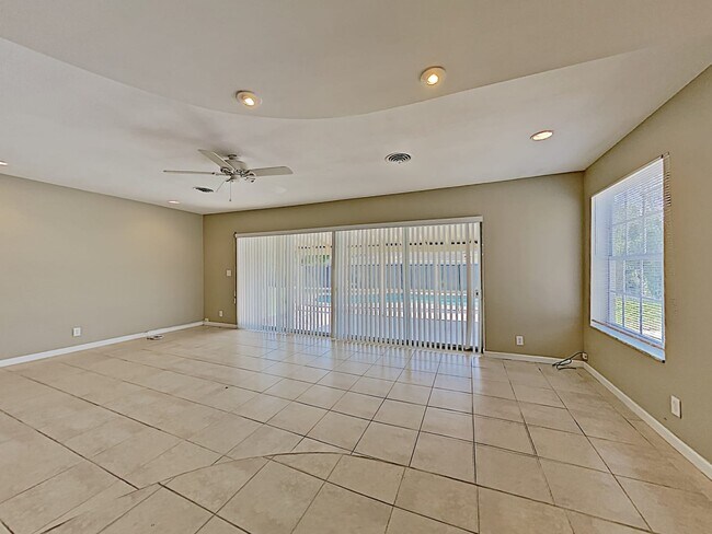 Building Photo - 1640 NE 55th St