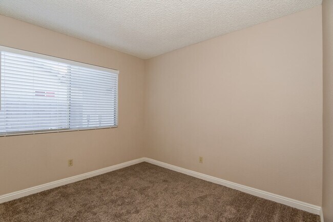 Building Photo - 330 Hutchings Ln