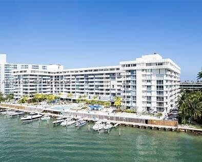 Foto del edificio - 800 West Dr