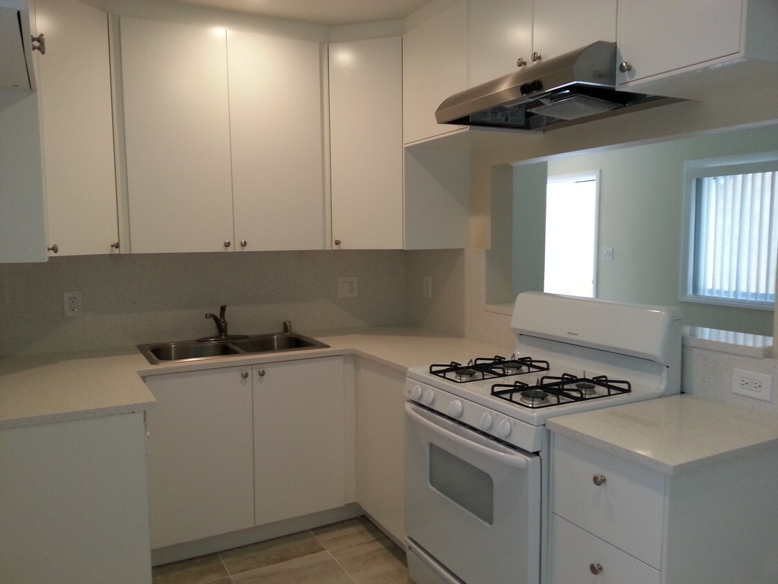 Foto principal - 211 Seal Beach Blvd