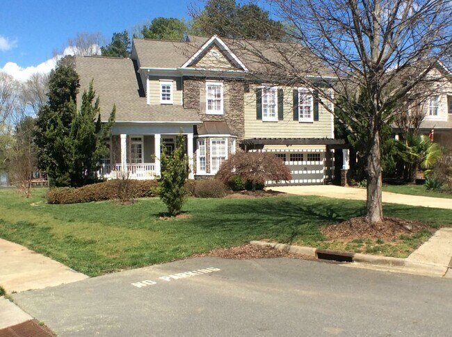 Foto del edificio - Beautiful lakefront home