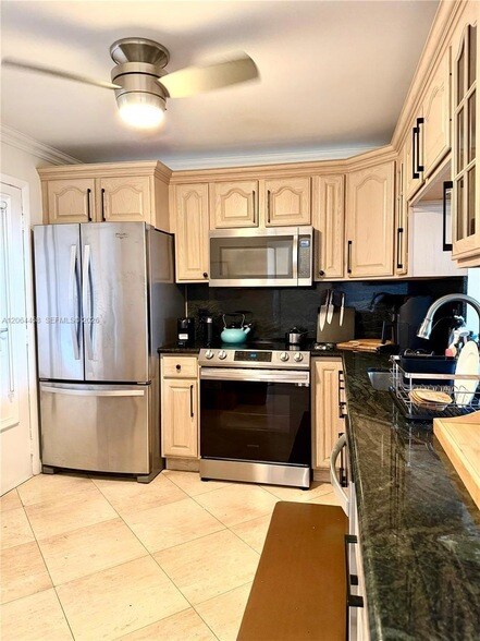 Foto del edificio - 3750 NE 169th St
