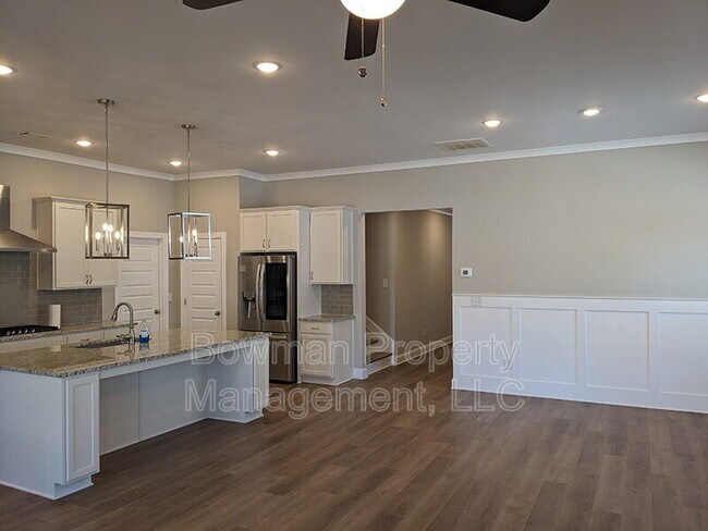 Building Photo - 401 Edgewater Dr