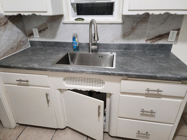 Kitchen - 1315 W 102nd St