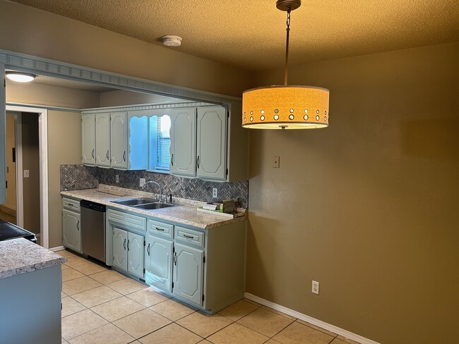 Building Photo - 933 Windsor Ct