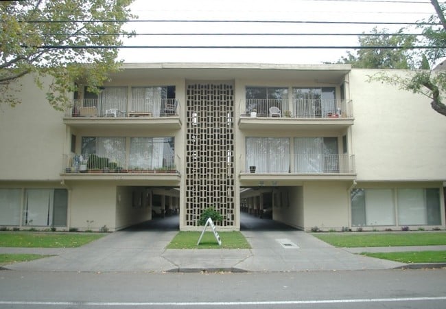 Building Photo - 1715 Central Apartments
