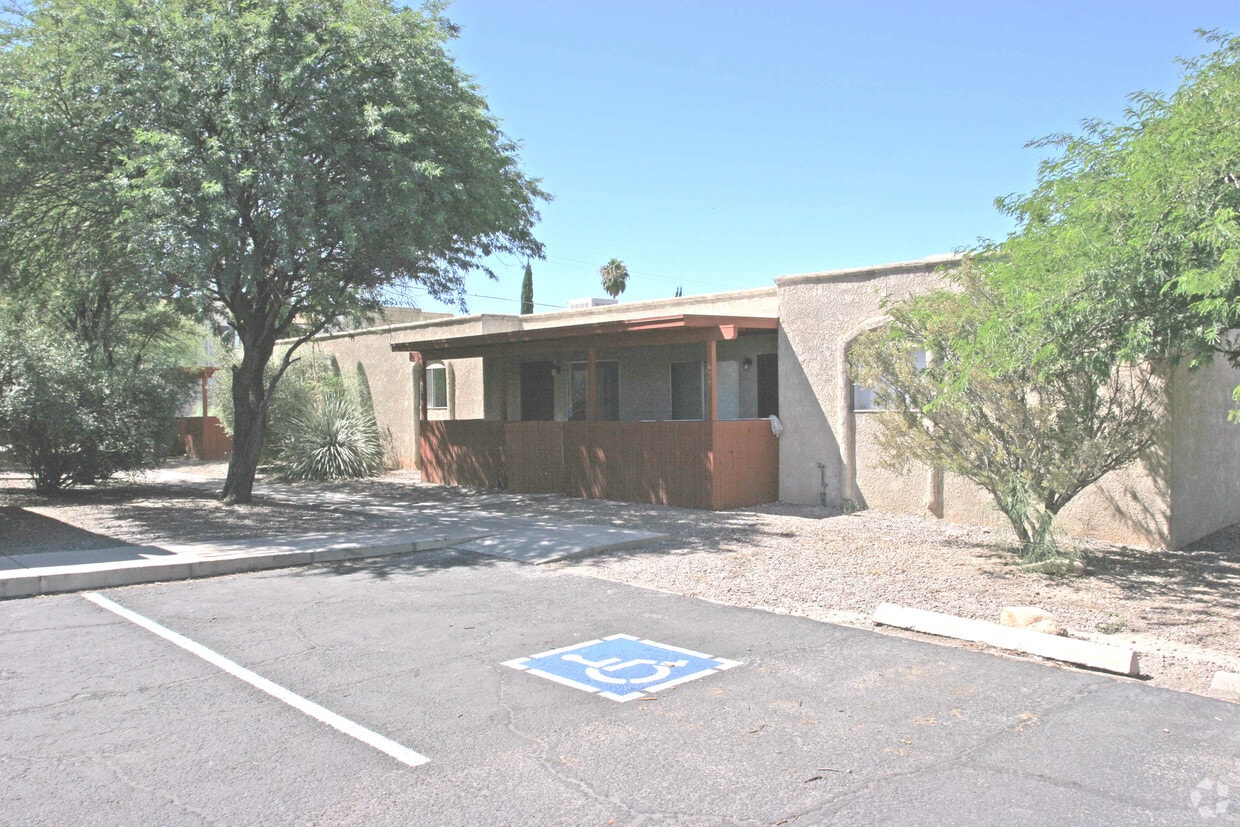Building Photo - Casa Deena Apartments