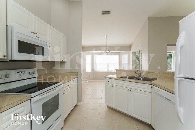 Foto del edificio - 8352 Bahamas Rd