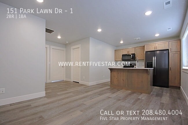 Building Photo - 151 Park Lawn Dr