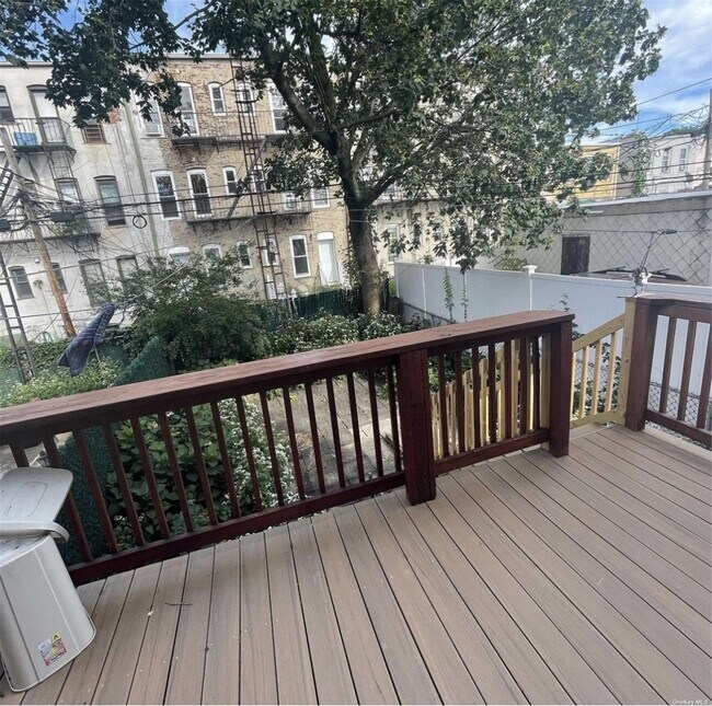 Building Photo - 72-29 66th Pl