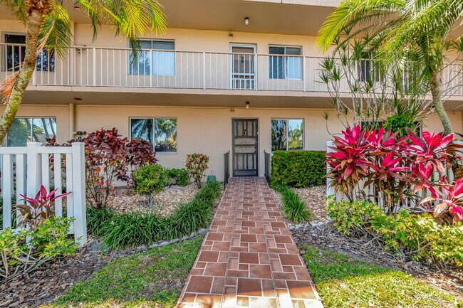 Foto del edificio - 14307 Bedford Dr