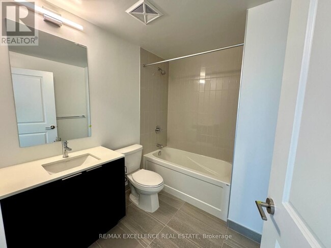 Building Photo - 15 Skyridge Dr