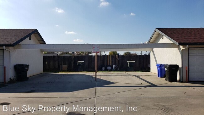 Building Photo - 1445 Cottage Pl