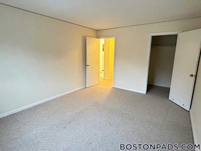 Building Photo - 245 Main St